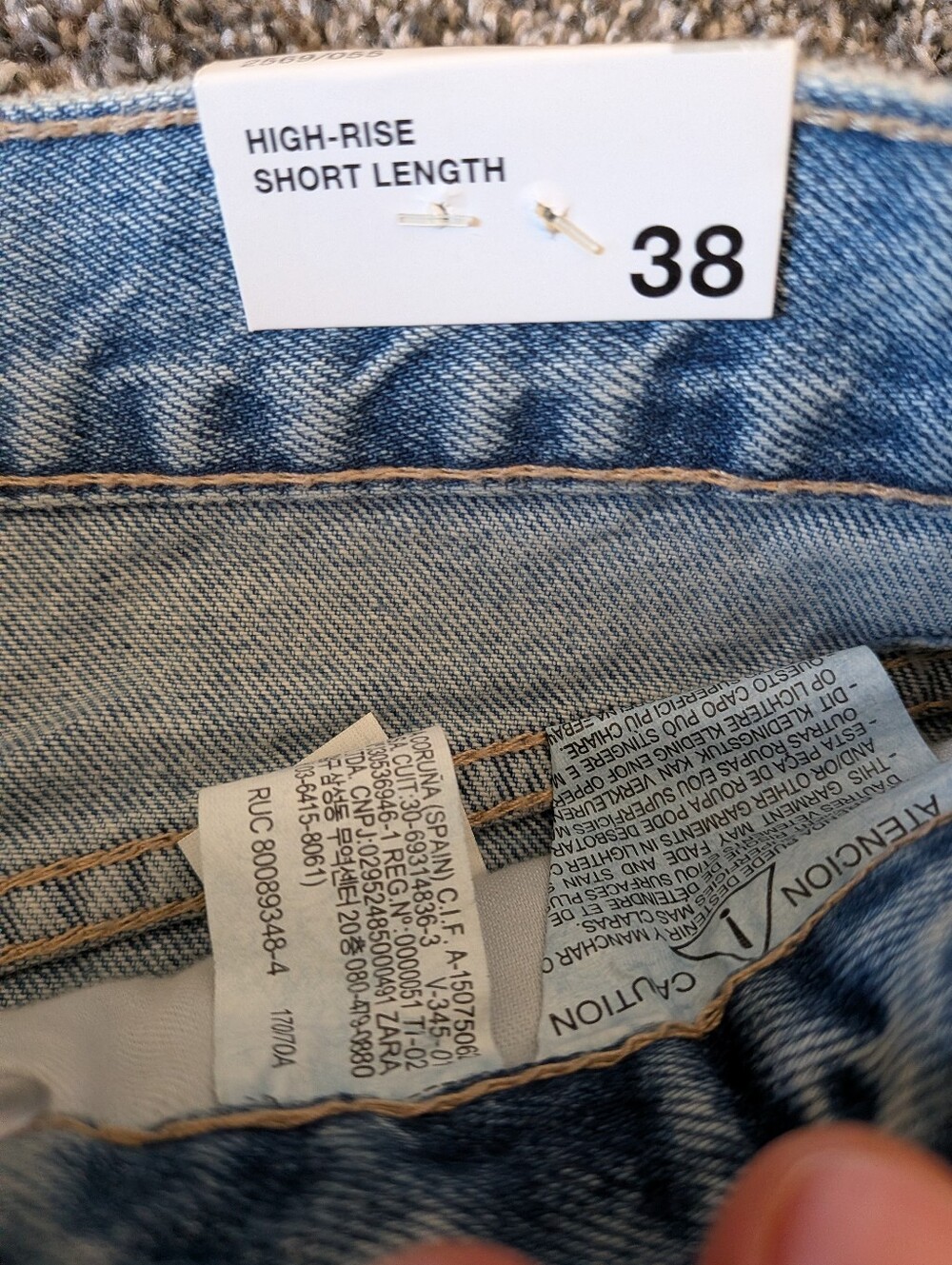 NWT Zara High-Rise Curved Short Length Booty Shorts Distressed Light Wash Size 6 - Picture 9 of 10